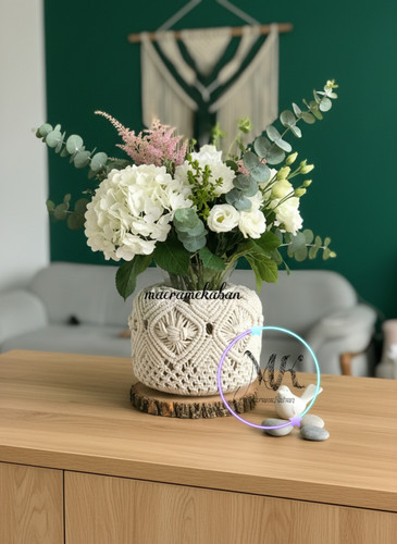 گلدان شیشه ای مکرومه طرح پر بافت