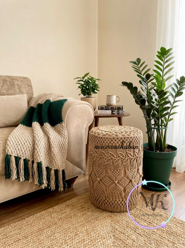 پاف مکرومه ارتفاع حدودا ۴۵ سانتی متر